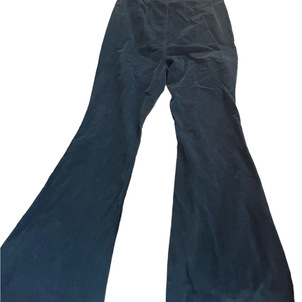 Color-dark blue 
Corduroy bellbottoms 
￼Brand-free people
